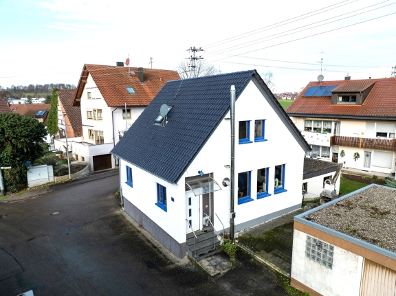 freistehendes-kleines-einfamilienhaus-mit-garage-direkt-vor-den-toren-backnangs 